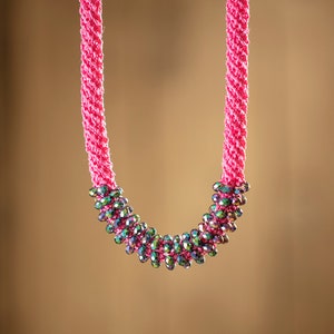 Rosa gestrickte Statement Kette, Valentinstag Kette