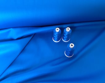 Tessuto di raso di cotone blu, extra largo 240 cm, drappeggio liscio