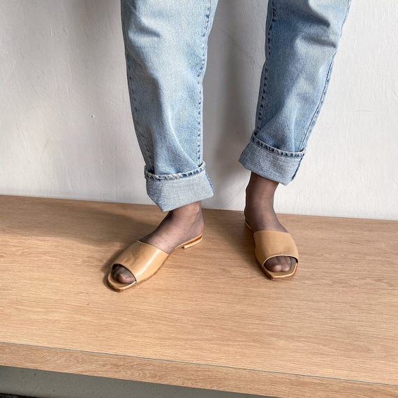 Vintage Chanel 90s leather beige slippers