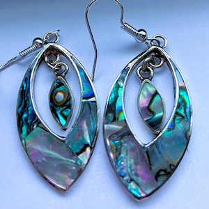 Abalone oval loop with abalone dangle earrings.
