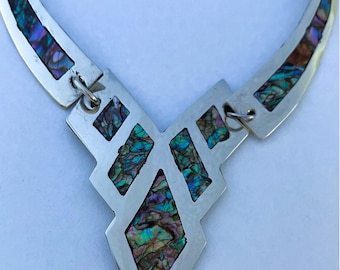 Collar griego antiguo hecho a mano con concha de abulón.