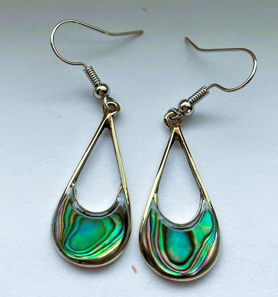 Vintage teardrop loop with abalone set in alpaca … - image 1