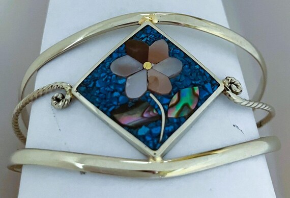 Pink Clam Shell Flower bracelet with crushed turquoise set in alpaca silver
