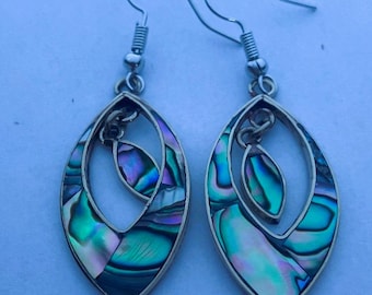 Abalone oval loop with abalone dangle earrings.