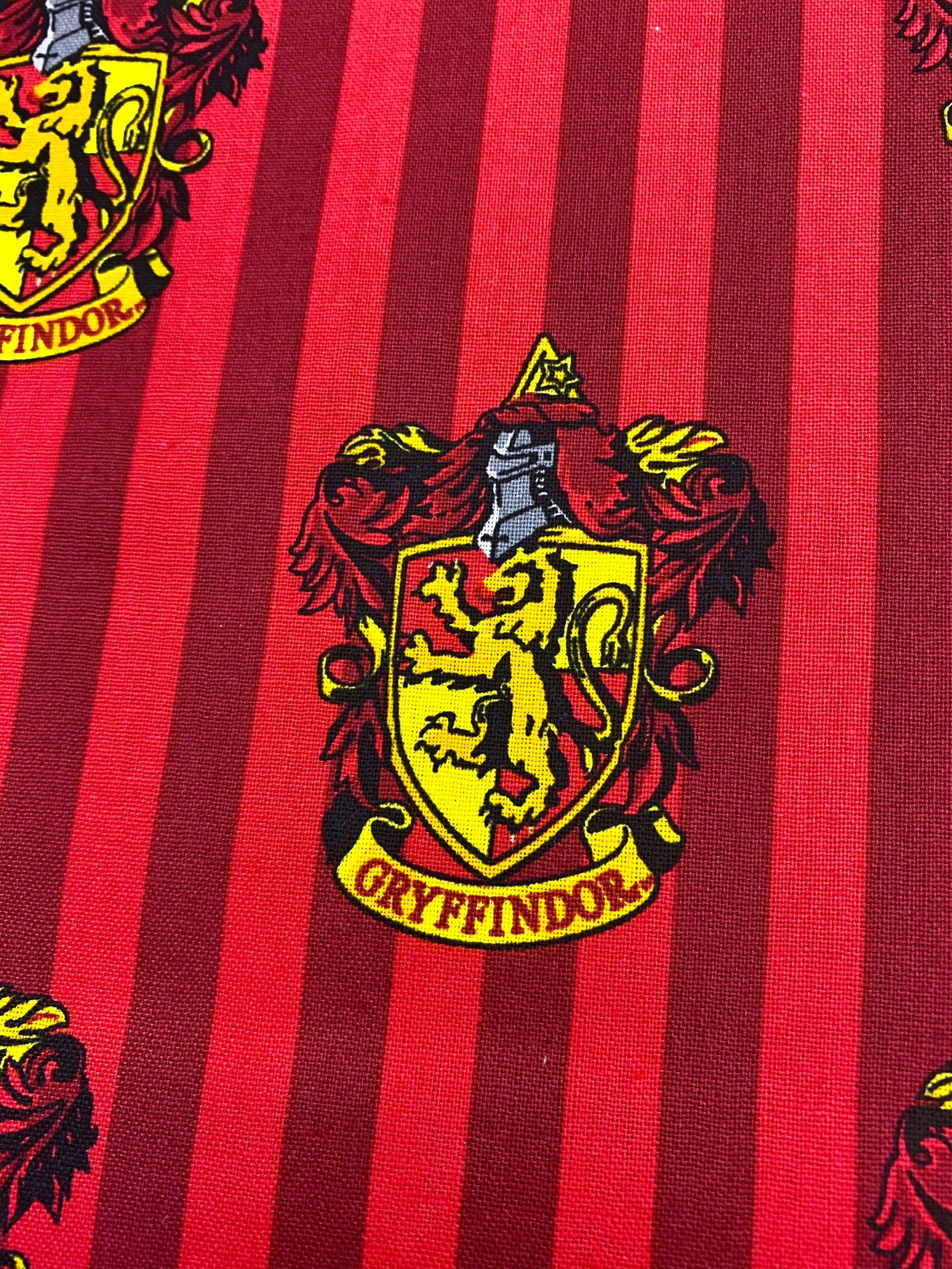 Tissu Coton imprimé sous licence Harry Potter Blasons sur fond