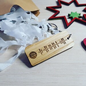 Spotify keychain, Code Spotify, Keychain music, Custom keyring, Wooden gifts. Couple or Valentine's gift, musical gift