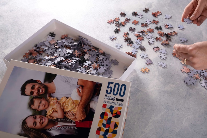 Personalized Photo Puzzle Family Gift 500 Pieces Puzzle with Box in Hand