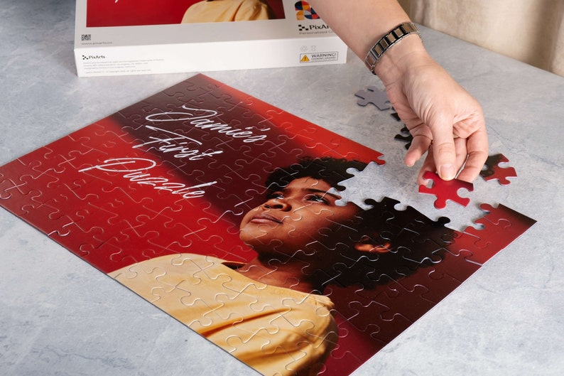 Personalized Photo Puzzle Family Gift 100 Large Pieces Puzzle with Box in Hand
