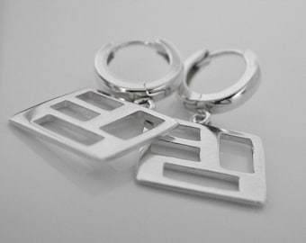 Diseño geométrico. Pendientes de plata de ley. Pendientes cuadrados. Aros Huggie. Patrón geométrico. Contemporáneo. Pendientes modernos