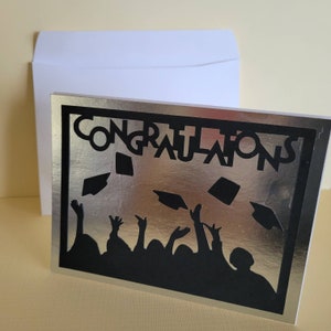 Carte SVG Chapeaux dans le ciel de remise des diplômes, fichier numérique pour faire une carte et une enveloppe