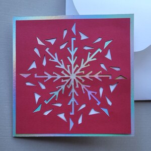 Tarjeta navideña danesa con copos de nieve y sobre SVG (archivo de corte digital)