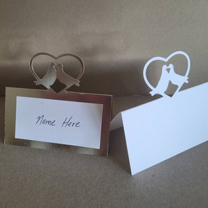 Modelo SVG de cartão de casamento de pombas em coração, arquivo digital para Cricut