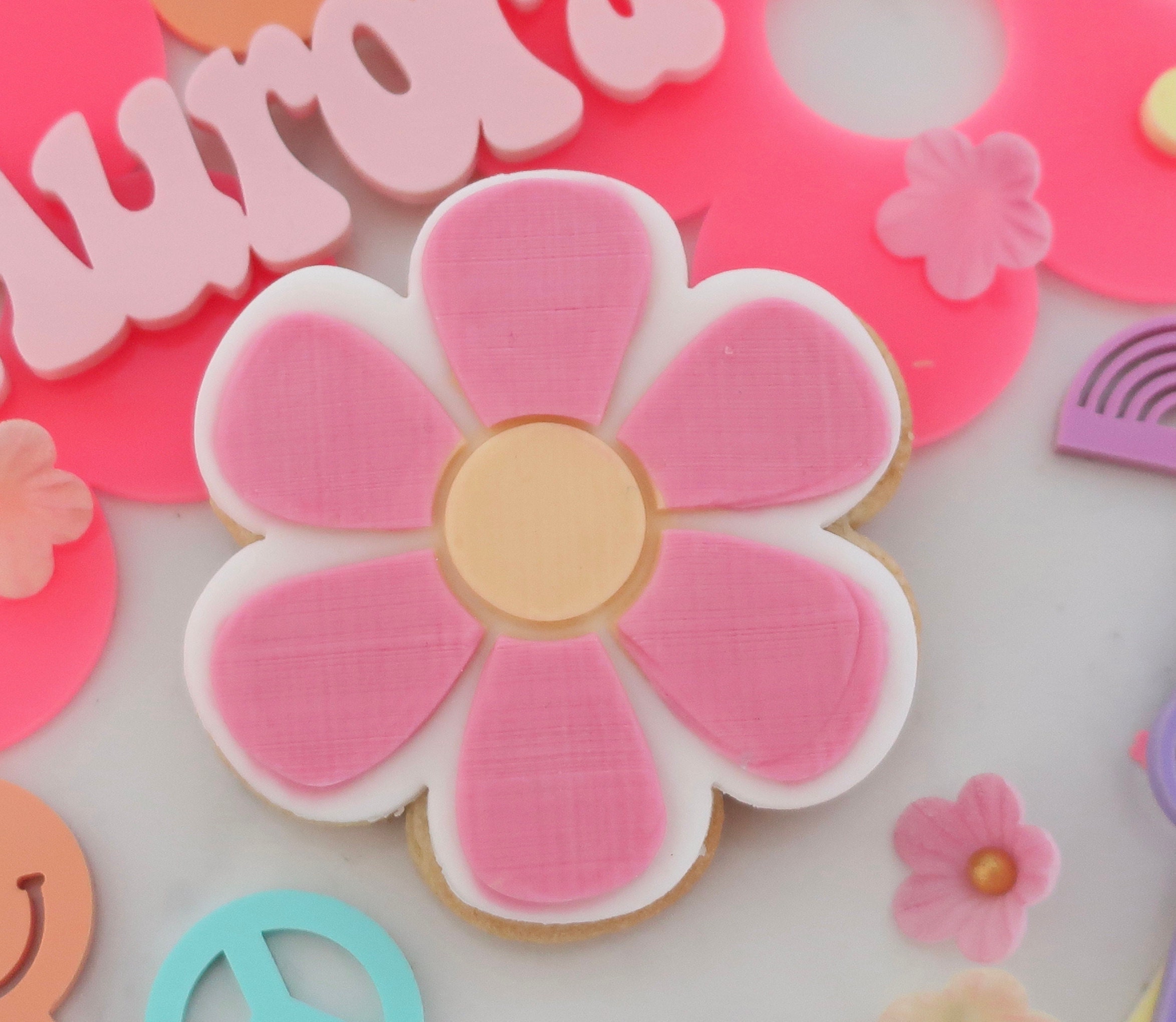 Simple Daisy - Fondant Deboss Raised Embosser Stamp for cookies, cupcakes & Cake Decorating - Baby Shower/ Kids Party/ Groovy