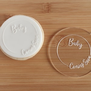 Baby Coming Soon - Tampon de gaufrage en relief pour biscuits, cupcakes et décoration de gâteaux