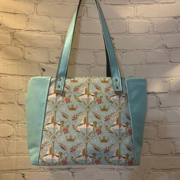 Fabulous carousel Tote bag full vinyl perfect for that summer vacation in the style of the Disney carousel