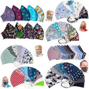 Könnte beinhalten: Eine Sammlung bunter und gemusterter Gesichtsmasken. Die Masken sind aus Stoff und haben eine Vielzahl von Designs, darunter Totenköpfe, Blumen, geometrische Muster und nautische Themen.