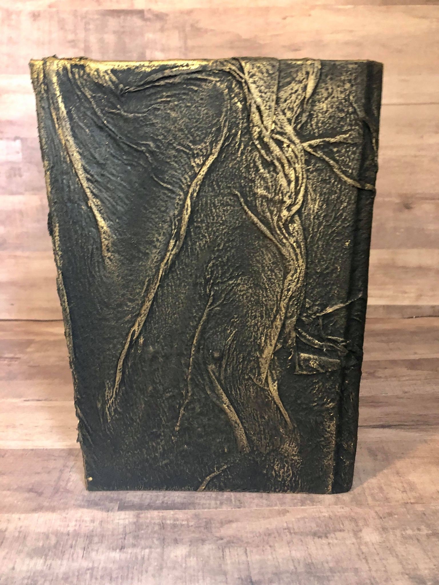 Primitive Spooky Hand Spellbook hecho a mano Chalk Couture Paste Gold ...