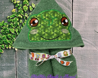 Frog Hooded Towel, Toddler Hooded Towel, Baby Hooded Towel, Can Be Personalized
