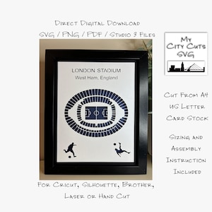 Puede incluir: Una descarga digital de una silueta del Estadio de Londres, perfecta para proyectos de corte de papel. El diseño es adecuado para Cricut, Silhouette, Brother, corte láser o manual. La imagen incluye instrucciones de tamaño y montaje. El estadio se muestra en blanco y negro sobre un fondo blanco.