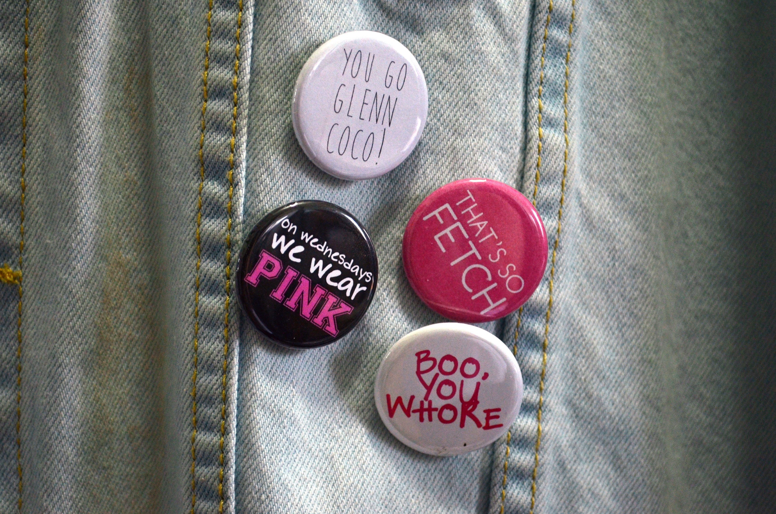 MEAN GIRLS Badge Pack on Wednesdays We Wear Pink Pin Button -  Sweden