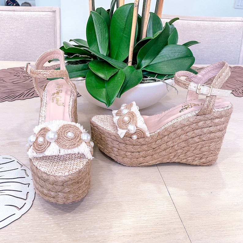 Wedding sandals, Natural jute wedge sandals, bohemian high shoes with white pearls, comfortable and elegant shoes, high sandals for party image 3