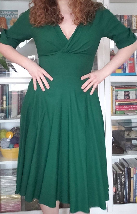 Emerald Green Pin-Up Glamour