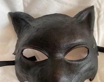 Enchanting Venetian Cat Mask: Purrfectly Crafted Special Edition. Unleash Your Feline Charm!