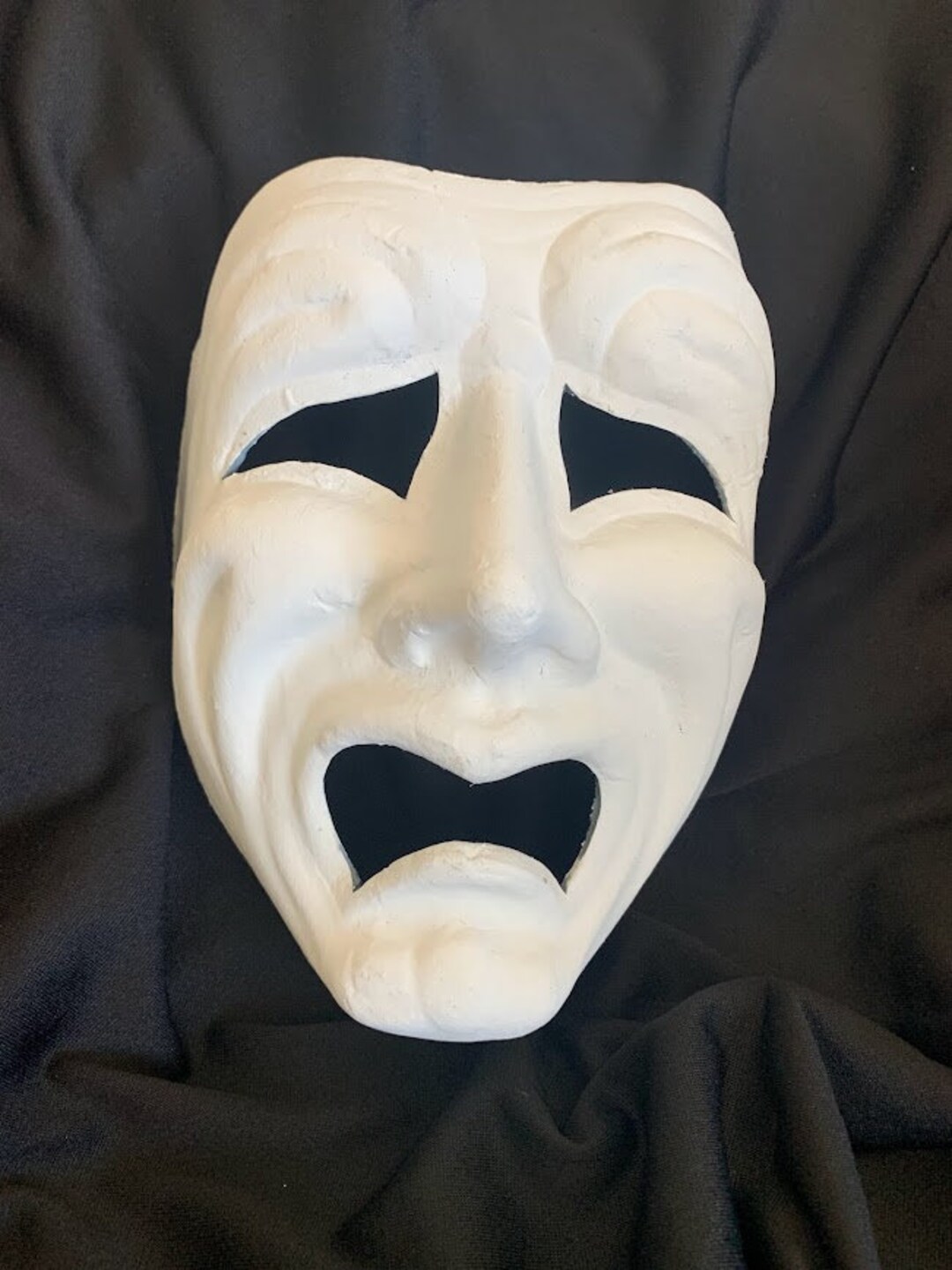 Unveil Emotions Artistic Drama Mask a Captivating Expression Theatrical