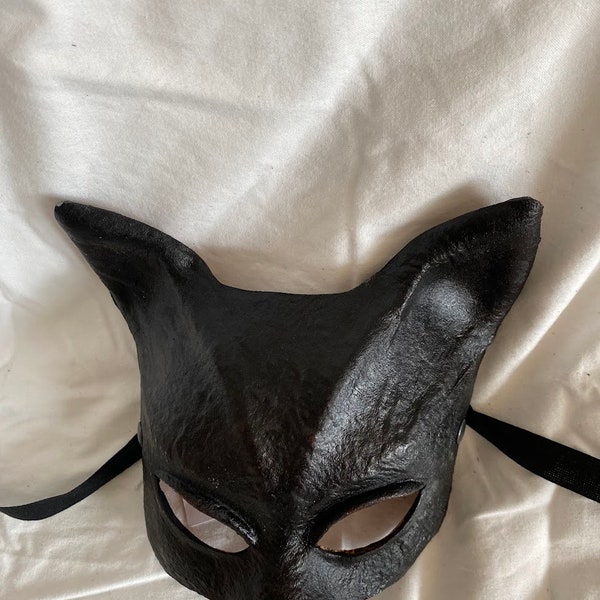 Masque de chat en cuir vénitien enchanteur : Élégance en édition spéciale pour les admirateurs félins. Disponibilité limitée