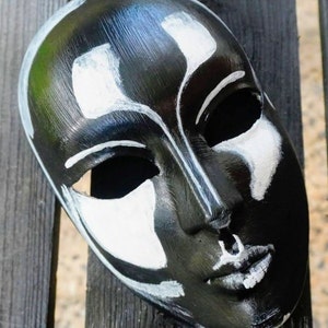LIMITED EDITION Mask ready - Full Venetian face Black Love handmade in Italy Original and modern mask for Carnival and Halloween