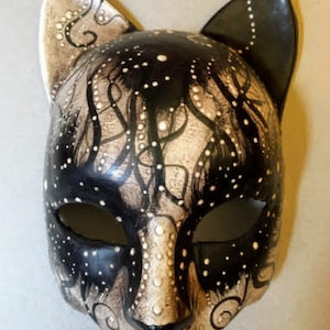 Venetian cat mask handmade in Italy. Venetian mask made by hand.