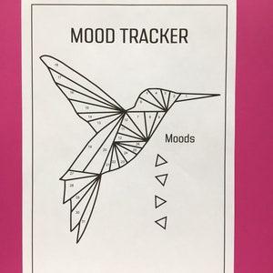 K&ouml;nnte beinhalten: Ein schwarz-wei&szlig;er druckbarer Stimmungs-Tracker in Form eines Kolibris. Der Kolibri ist in 31 Abschnitte unterteilt, die jeweils nummeriert sind. Der Text "Mood Tracker" befindet sich oben auf der Seite, und das Wort "Moods" befindet sich unten rechts.