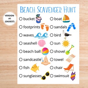 Puede incluir: Una lista de verificaci&oacute;n de b&uacute;squeda del tesoro en la playa con ilustraciones de un cubo, un barco, huellas, sandalias, olas, un p&aacute;jaro, una concha, el sol, una pelota de playa, una pala, un castillo de arena, una toalla, un pez, una silla, gafas de sol y un traje de ba&ntilde;o.