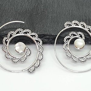 Spiral earrings silver 925 with mother of pearl