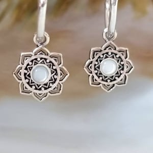 Creolen mit Perlmutt Muschel (Mother of Pearl), Blumen Ohrringe Silber 925