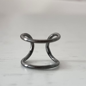 Zilveren oorclip zwart gerhodineerd, oormanchet zilver 925, oormanchet, oorbel sterling zilver 925, minimalistisch