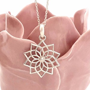 Flower necklace, sterling silver 925 necklace with pendant