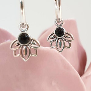 Silver hoop earrings with agate - flower earrings