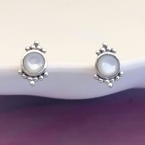 Mini stud earrings with mother of pearl shell, earrings Sterling silver 925, Mother of Pearl, Minimalist