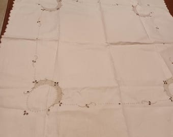 FINE LINEN Tablecloth EMBROIDERED Cutwork