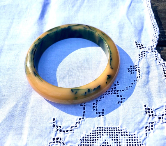 Bakelite Green and Yellow Mottled Bracelet I Vint… - image 3