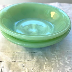 Vintage Fire King Jadeite Berry Bowl: Restaurant Ware (4 3/4")