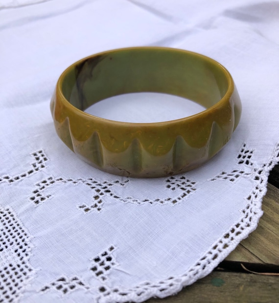 Vintage Bakelite Green Bracelet I Carved Green Bak