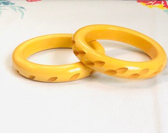 Vintage Bakelite Carved Bangle Bracelet I Vintage Butterscotch Bangle Bracelet I Bakelite Yellow Jewelry I Carved Yellow Bakelite Bangle