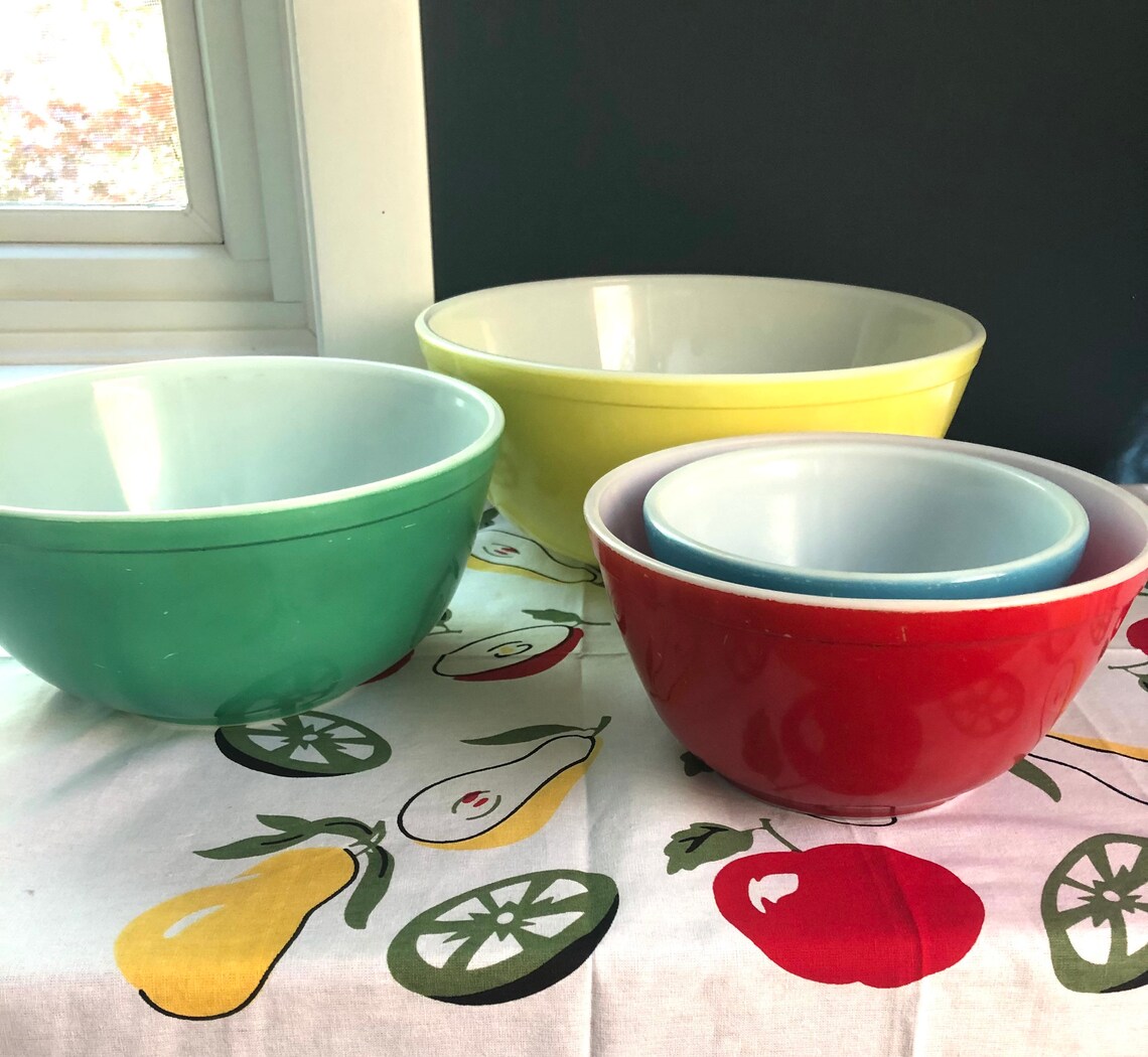 Pyrex Primary Color Set