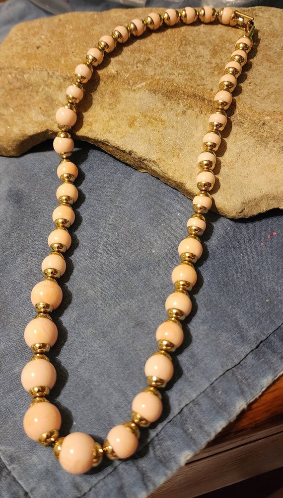 Vintage Avon Necklace. Pink and Gold.