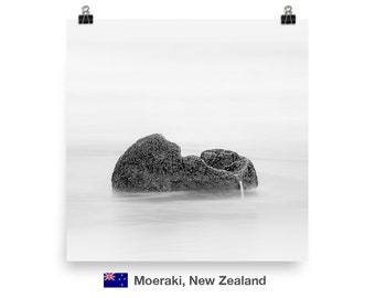 Moeraki Boulders 0.5 - New Zealand - Minimalistic artwork poster for modern office or living room - fits IKEA RIBBA