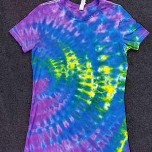 Women&#39;s LARGE Bella Canvas Wig-Wag Tie Dye T-shirt