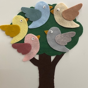 Un pajarito, un arbolito, cuento de fieltro, cuento de fieltro, pájaros de fieltro, cuento de tablero de franela, hora del círculo, cuentos de fieltro, ece, canción de fieltro
