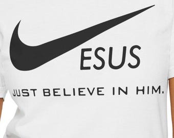 Koszulka unisex inspirowana Jezusem po prostu w Niego, codzienny chrześcijański ubiór, idealny prezent dla wierzących, motywująca koszulka, codzienne ubranie